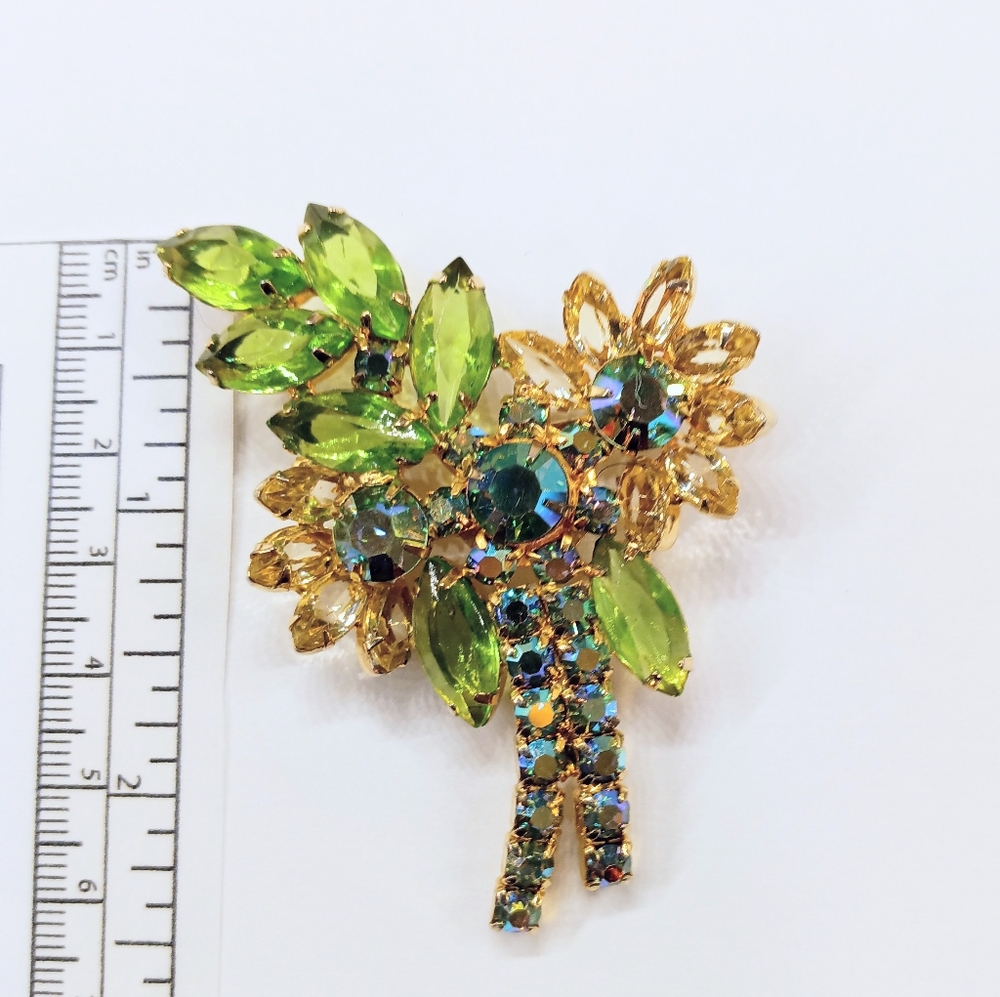 Vintage Jewelry Brooch Rhinestone